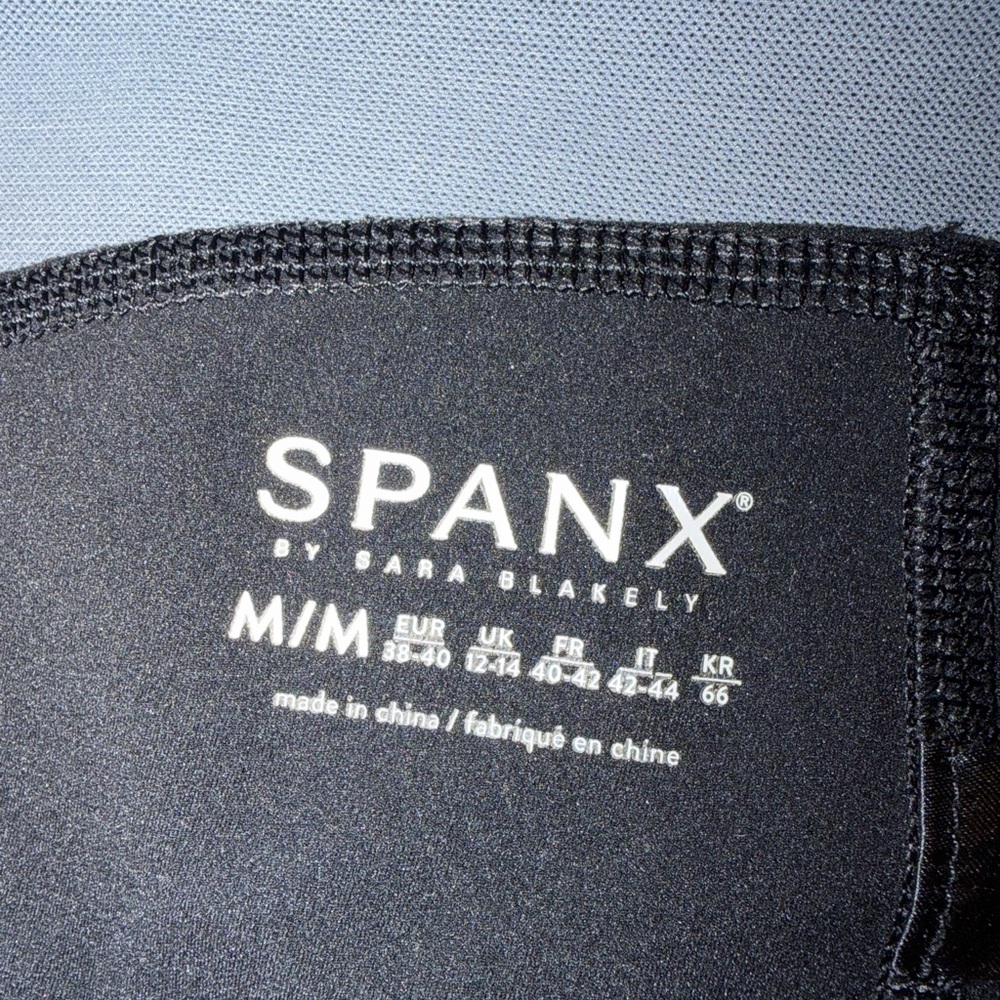 Spanx Black High Rise Leggings Women's M Sculpting Tummy - Picture 4 of 4